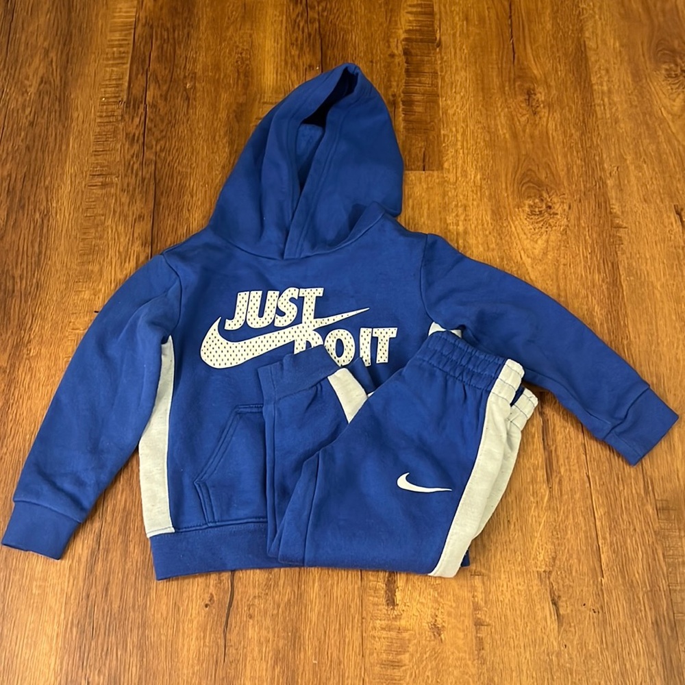 Nike 2pc sets size 2T Bundle